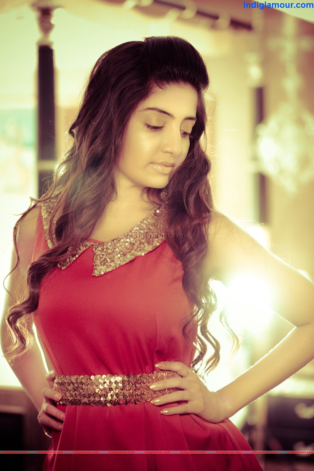 Poonam Kaur Actress hd photo