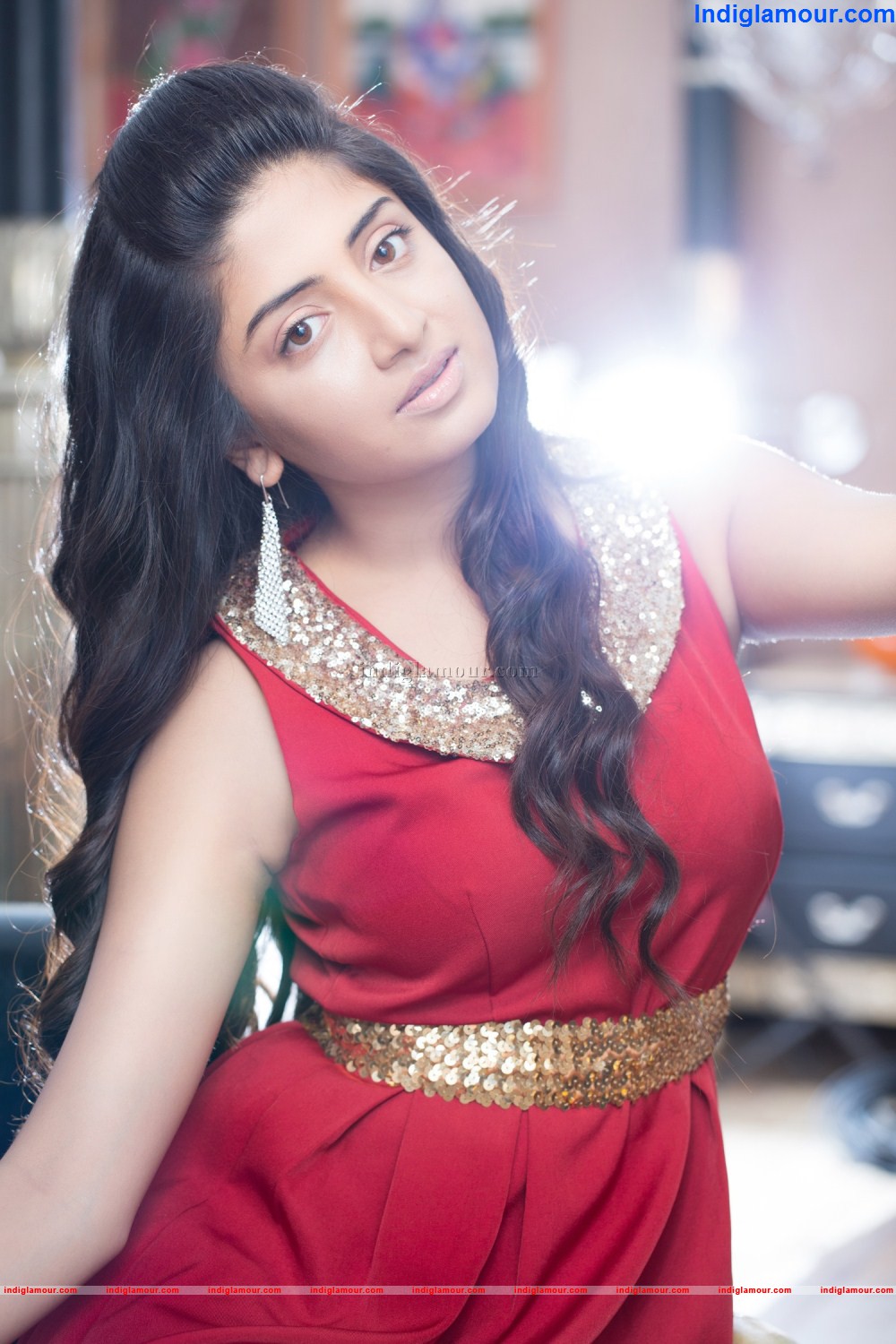Poonam Kaur Actress hd photo