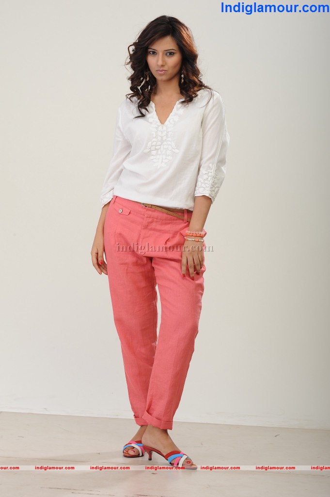 Isha Chawla Actress hd photo