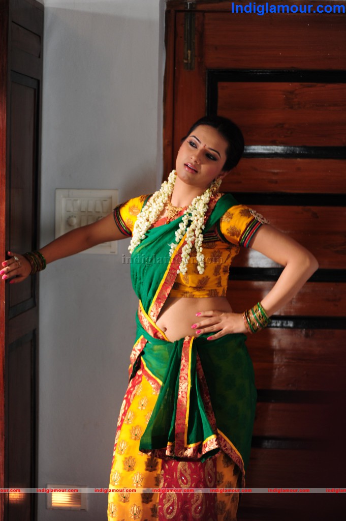 Isha Chawla Actress hd photo