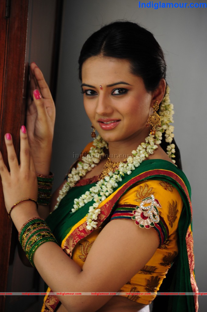 Isha Chawla Actress hd photo