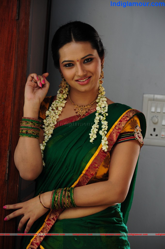 Isha Chawla Actress hd photo