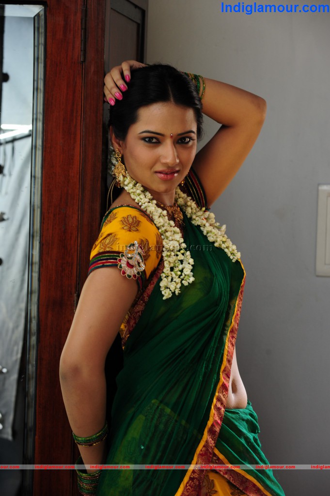 Isha Chawla Actress hd photo