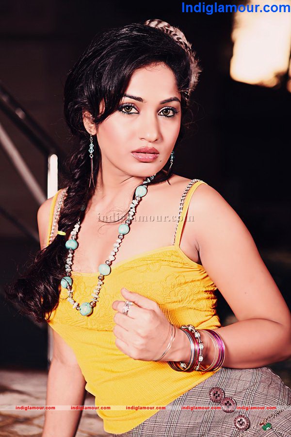 Madhavi Latha Actress hd photo