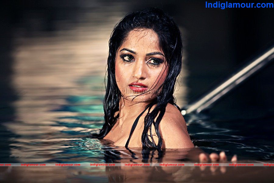 Madhavi Latha Actress hd photo