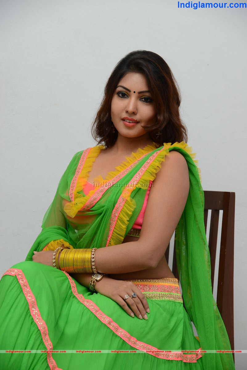 Komal Jha Actress hd photo