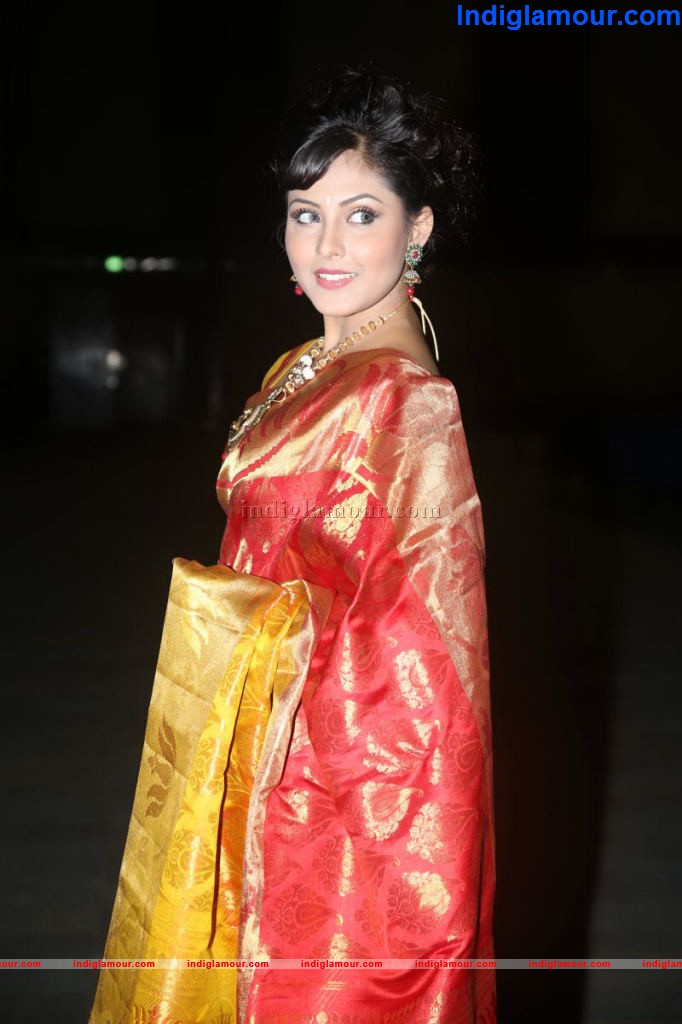 Madhu Shalini Actress hd photo