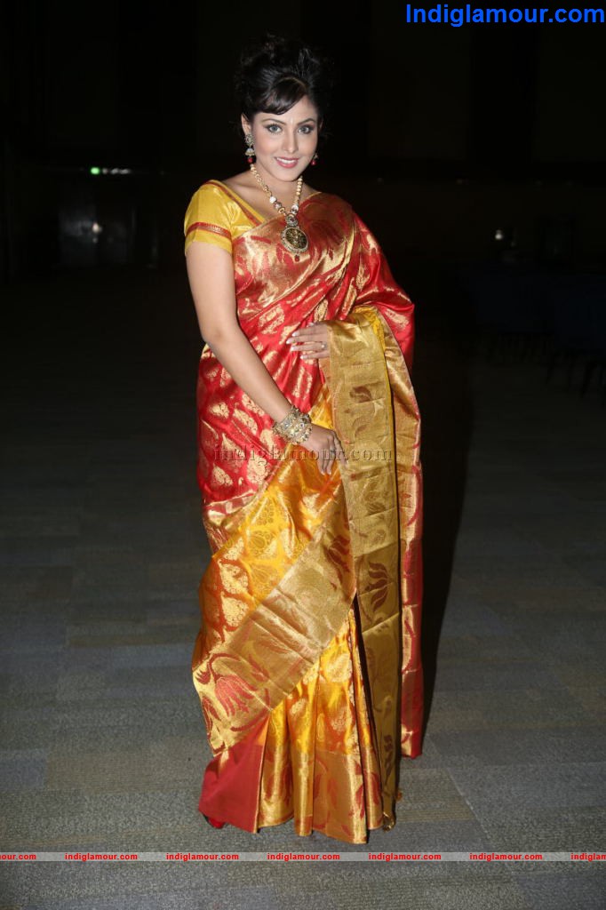 Madhu Shalini Actress hd photo
