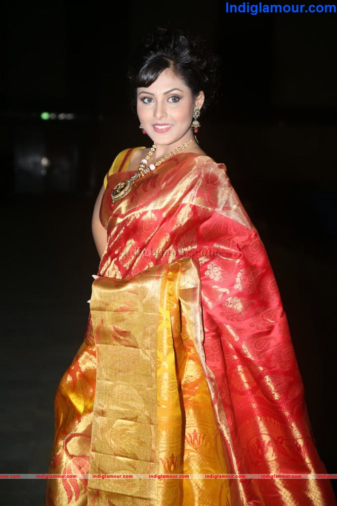Madhu Shalini Actress hd photo