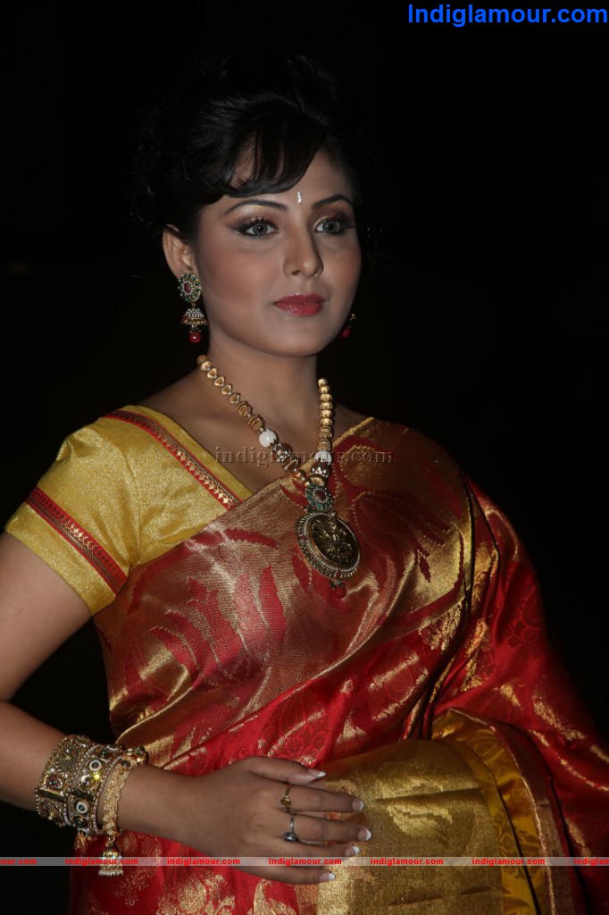 Madhu Shalini Actress hd photo