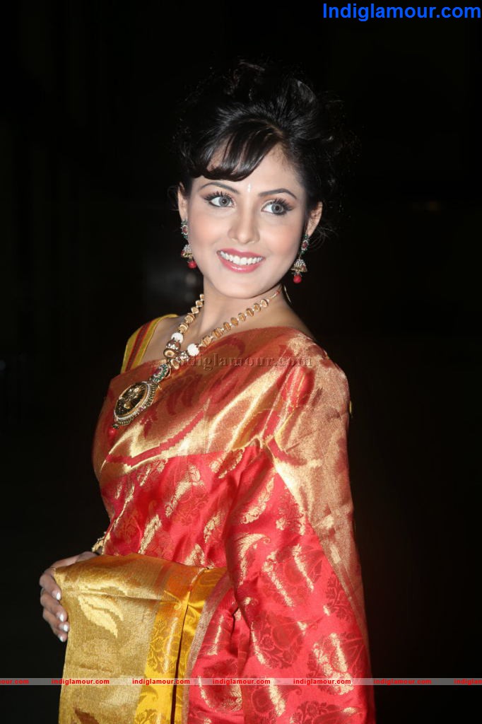 Madhu Shalini Actress hd photo