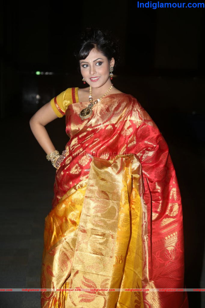Madhu Shalini Actress hd photo