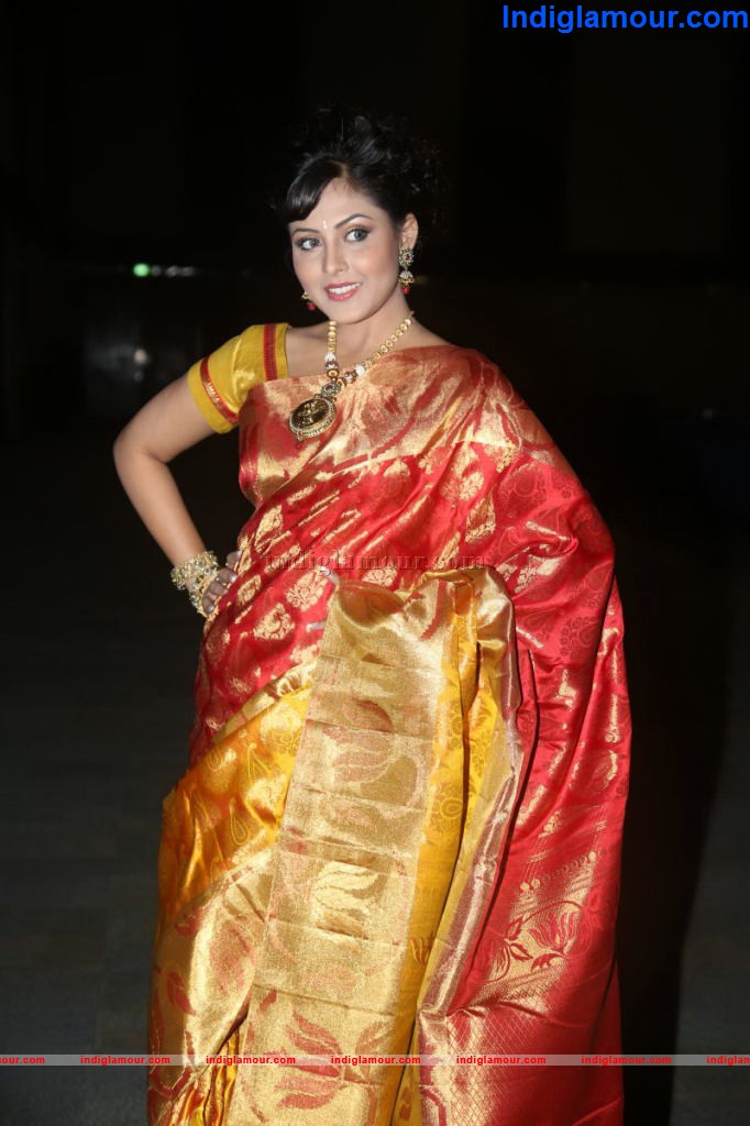 Madhu Shalini Actress hd photo