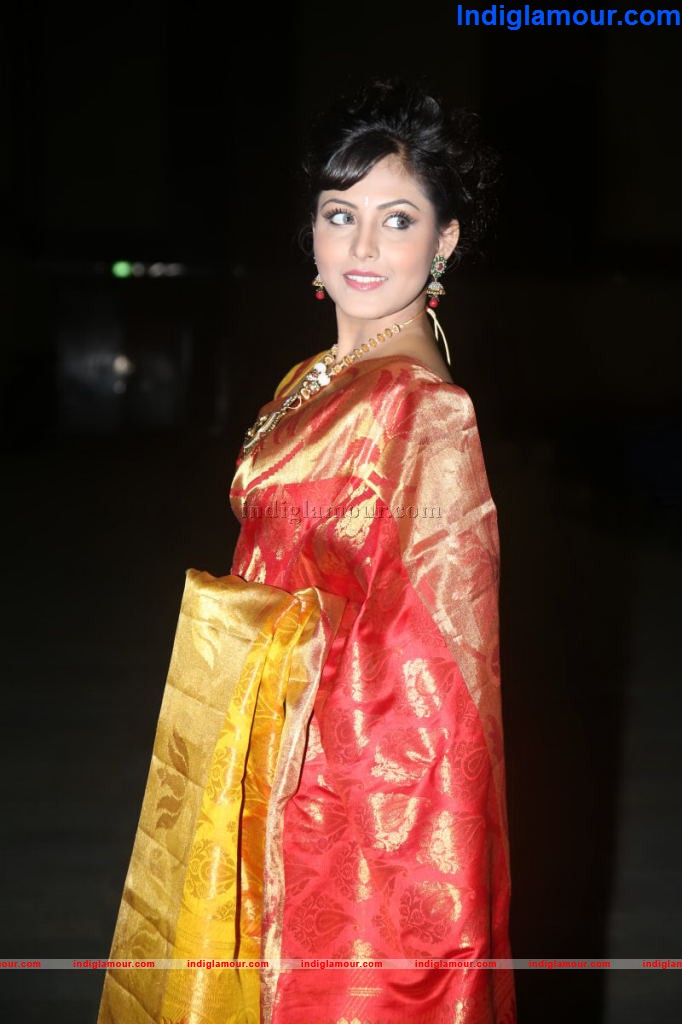 Madhu Shalini Actress hd photo