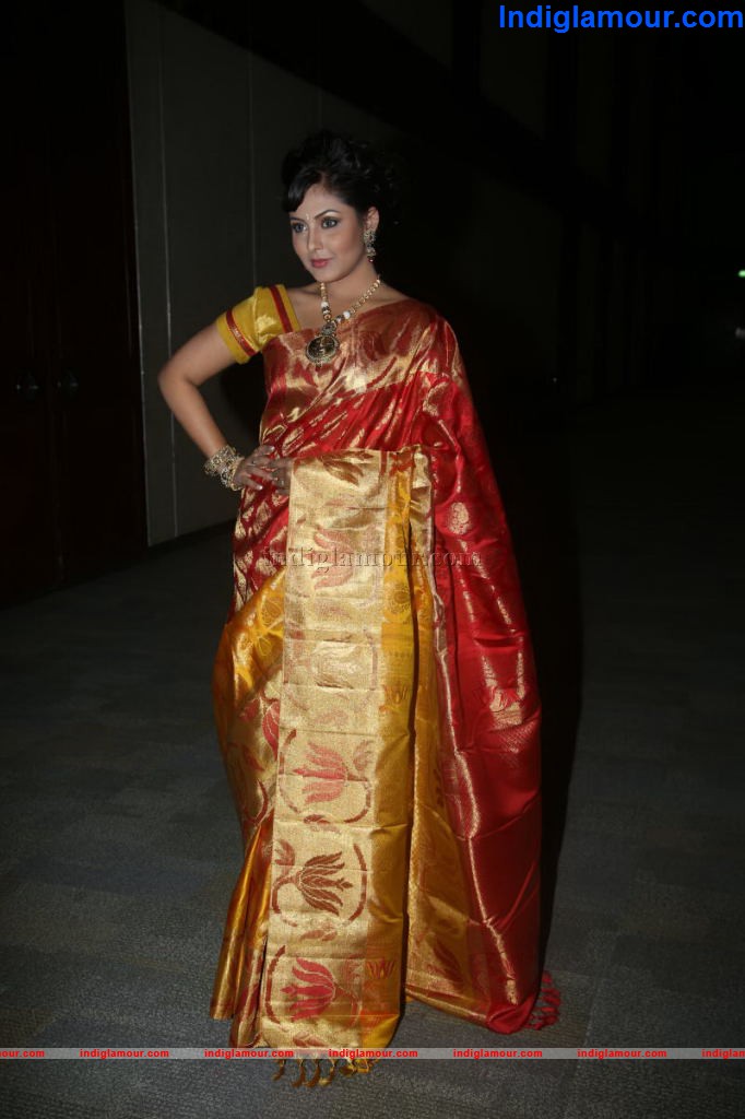 Madhu Shalini Actress hd photo