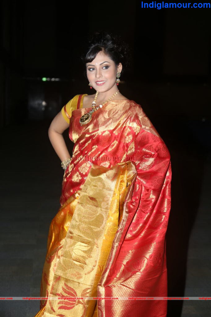 Madhu Shalini Actress hd photo