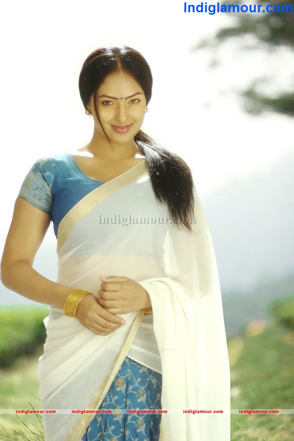 Nikesha Patel Actress hd photo