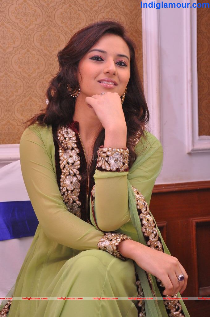 Isha Chawla 1 Actress hd photo