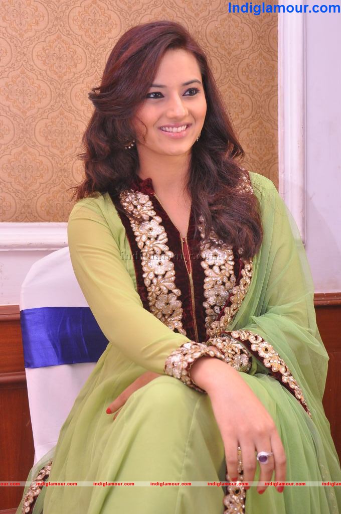 Isha Chawla 1 Actress hd photo
