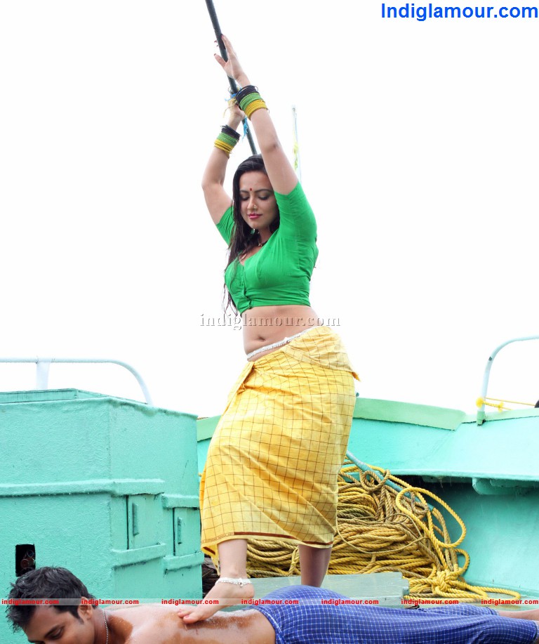 Sana Khan Actress hd photo