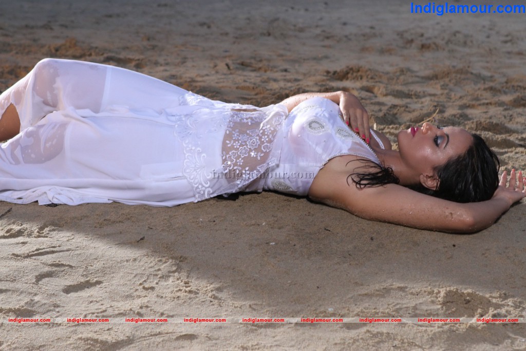 Sana Khan Actress hd photo
