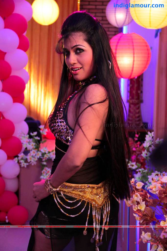 Aarti Puri Actress hd photo