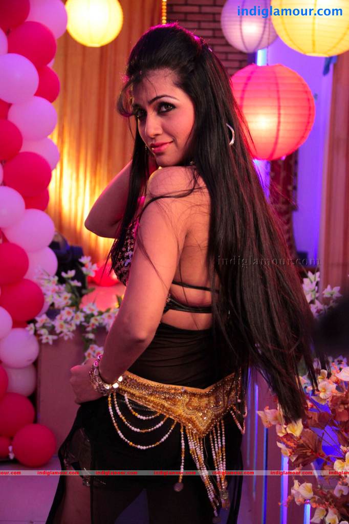 Aarti Puri Actress hd photo