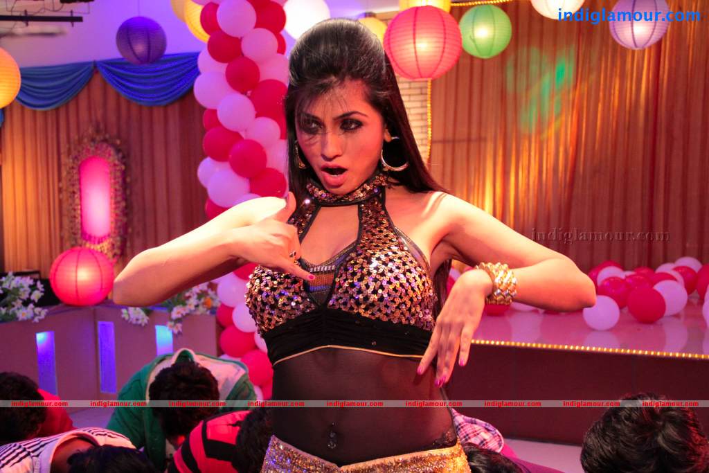 Aarti Puri Actress hd photo