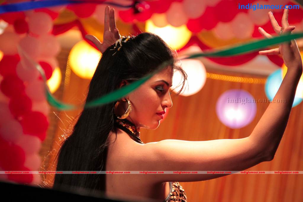Aarti Puri Actress hd photo