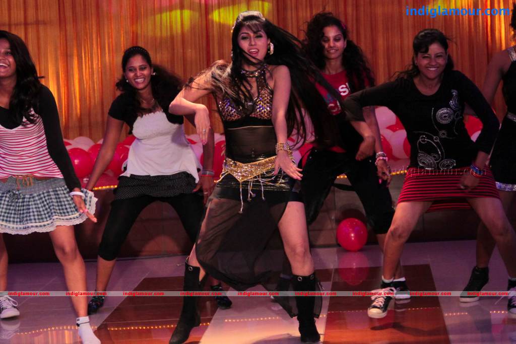 Aarti Puri Actress hd photo