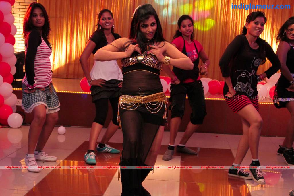 Aarti Puri Actress hd photo