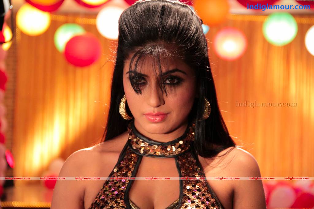 Aarti Puri Actress hd photo
