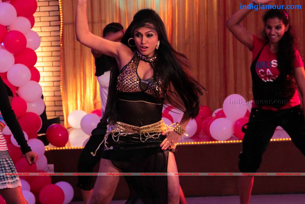 Aarti Puri Actress hd photo