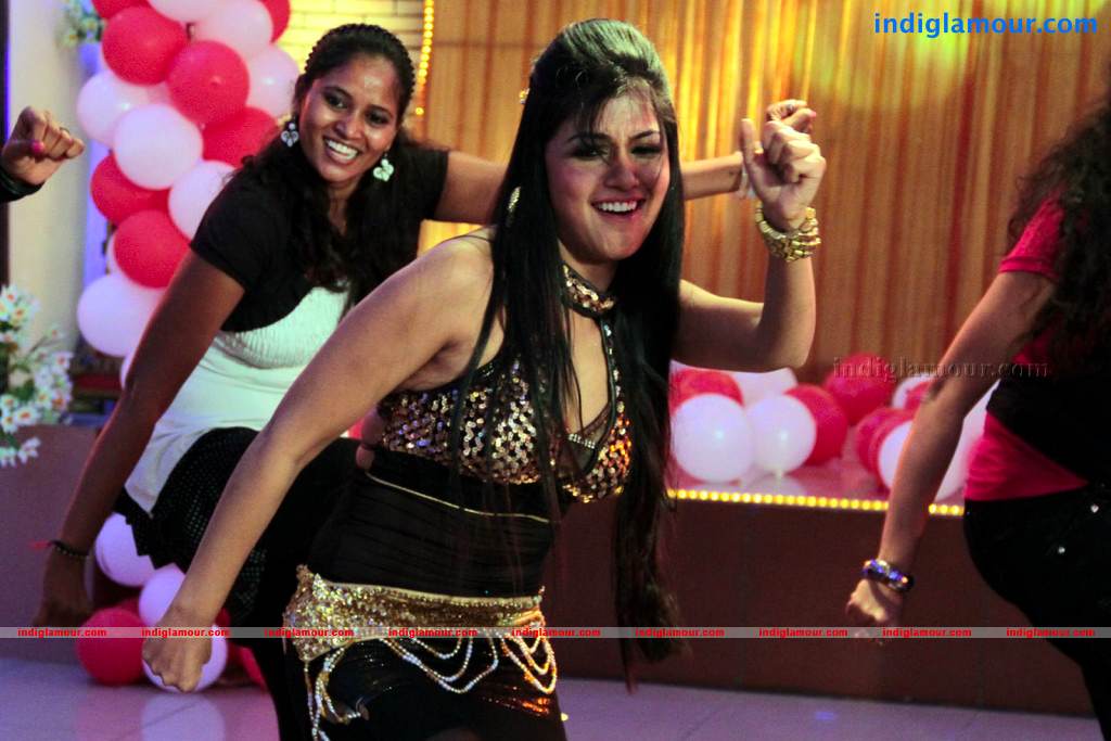 Aarti Puri Actress hd photo