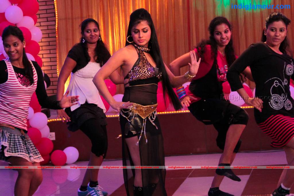 Aarti Puri Actress hd photo