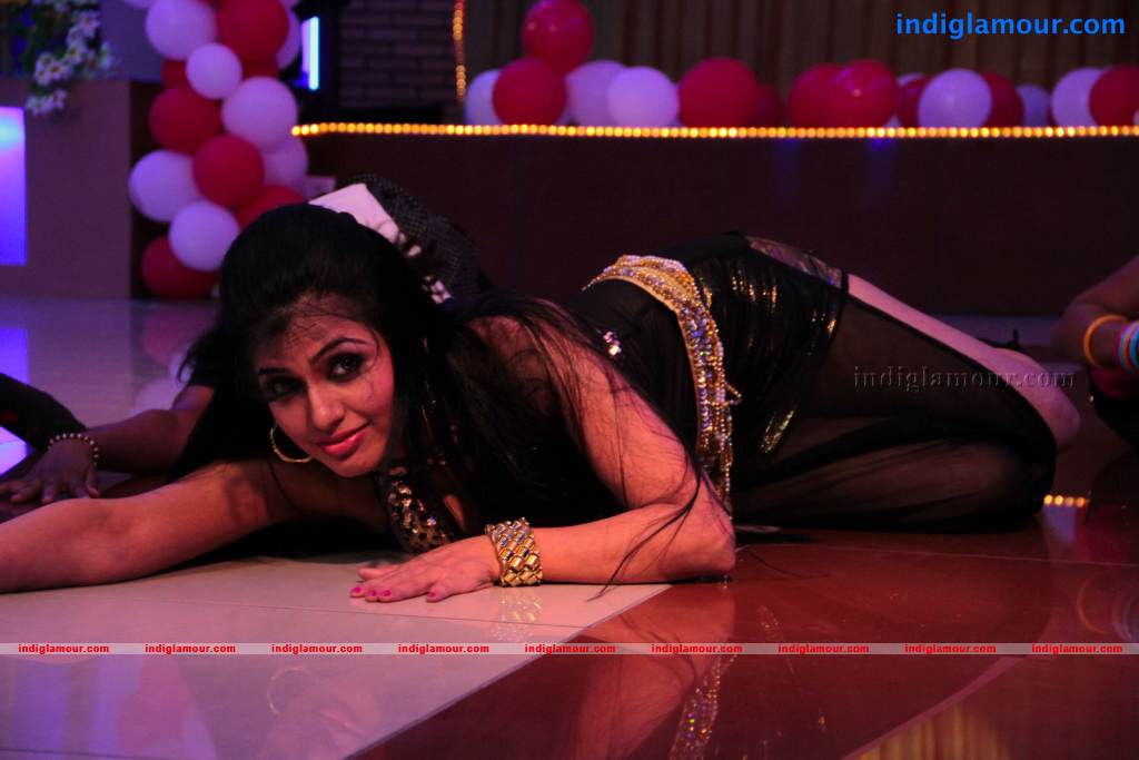 Aarti Puri Actress hd photo