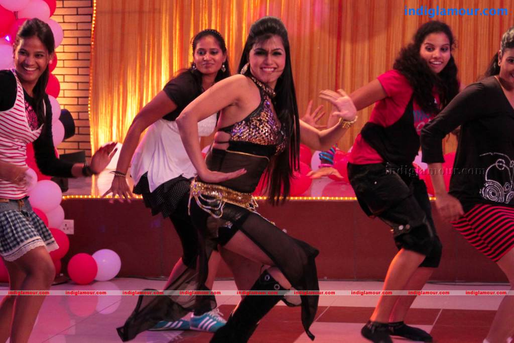 Aarti Puri Actress hd photo