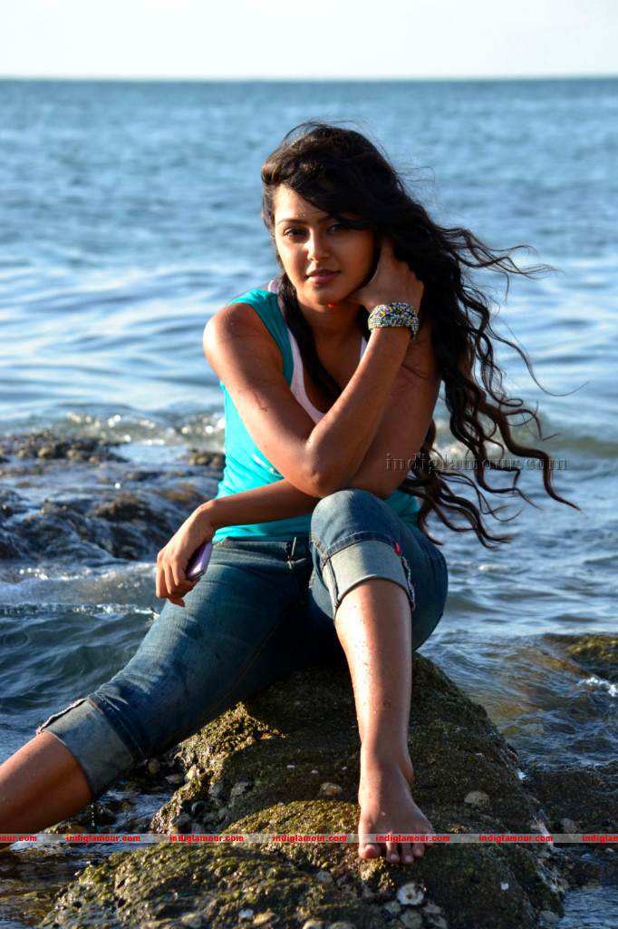 Monal Gajjar Actress hd photo