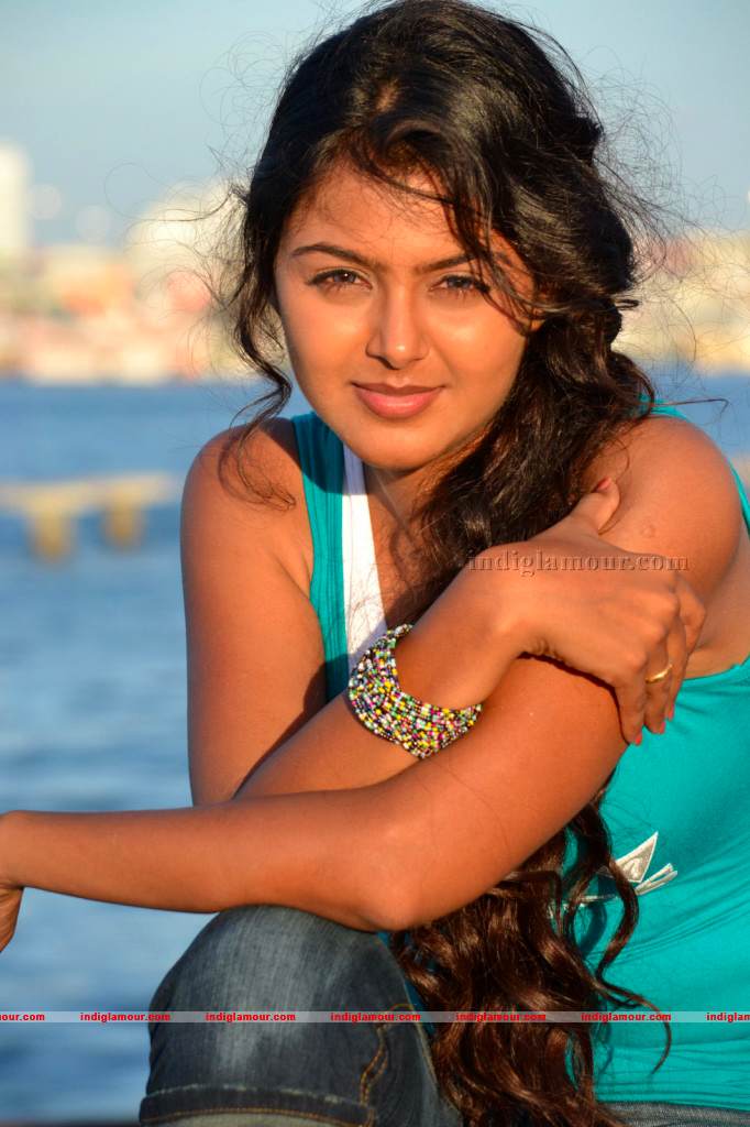 Monal Gajjar Actress hd photo