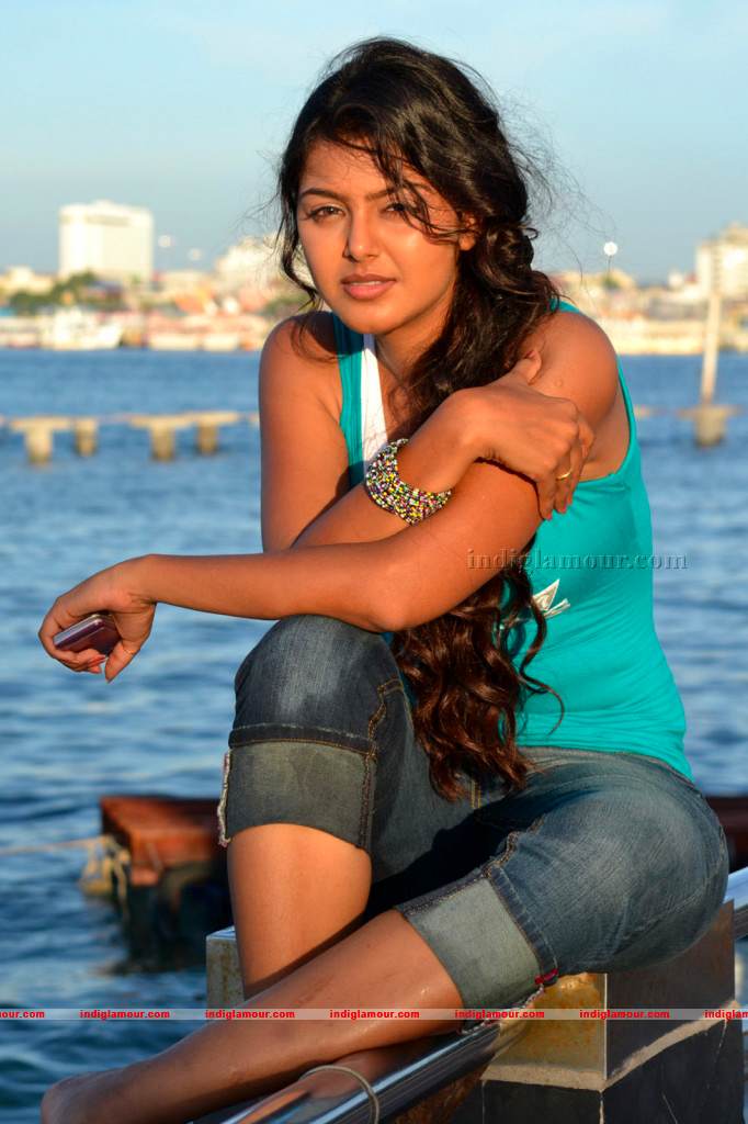 Monal Gajjar Actress hd photo