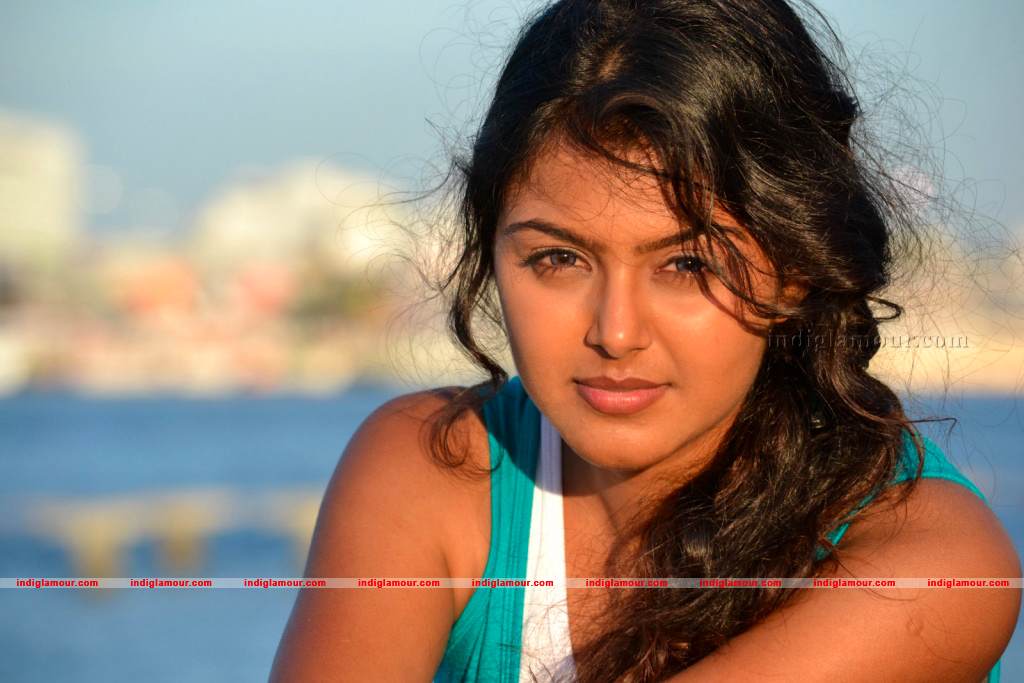 Monal Gajjar Actress hd photo