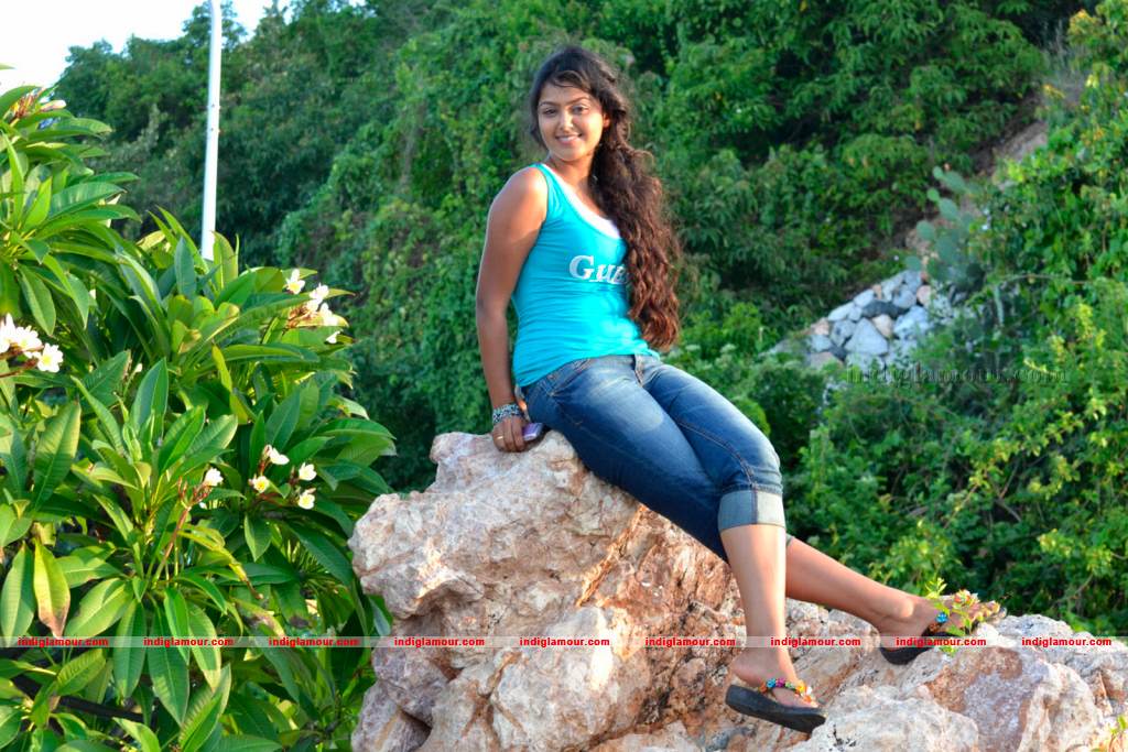 Monal Gajjar Actress hd photo