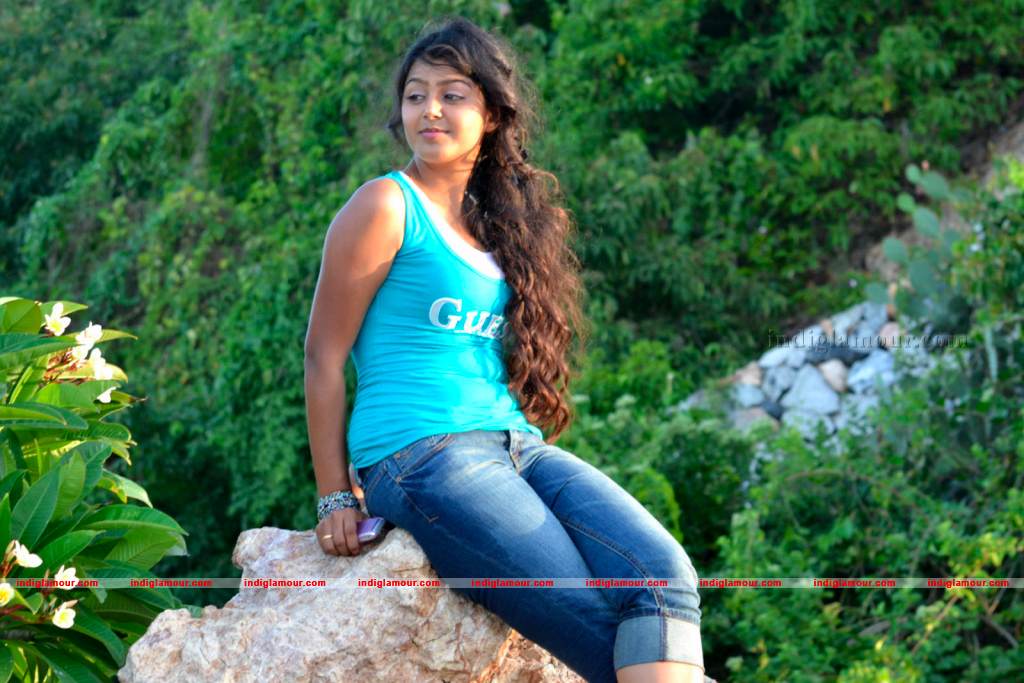 Monal Gajjar Actress hd photo