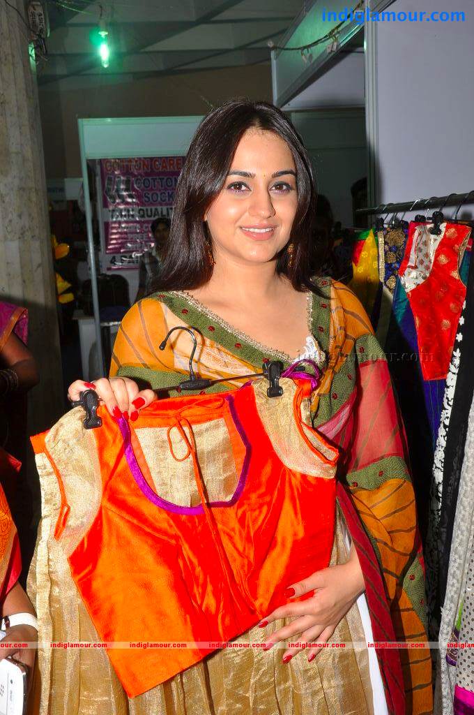 Aksha Actress hd photo