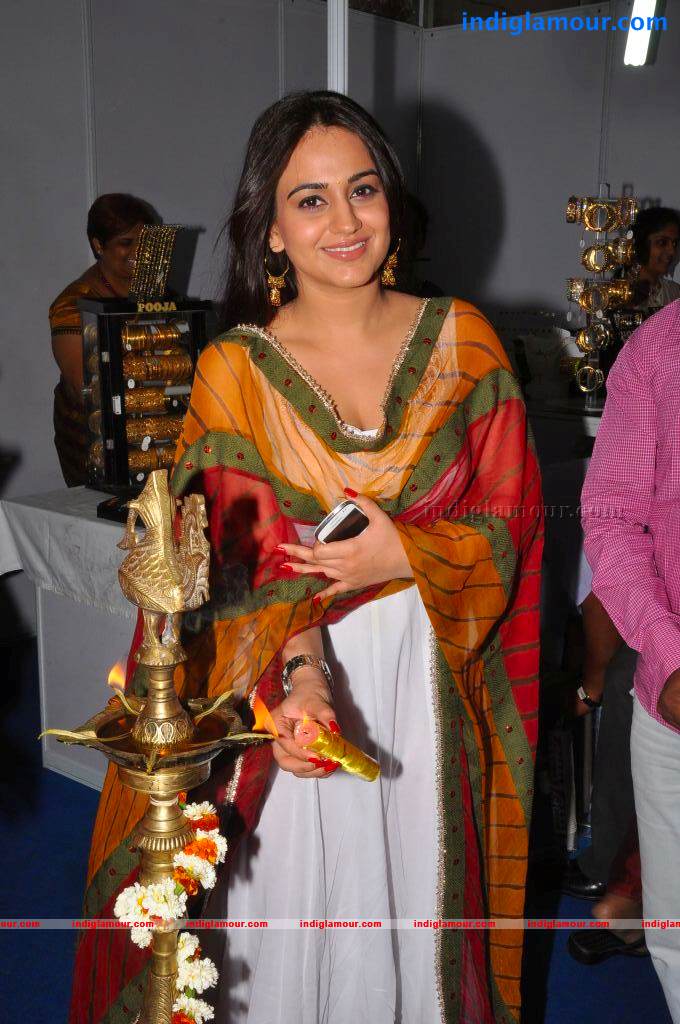 Aksha Actress hd photo