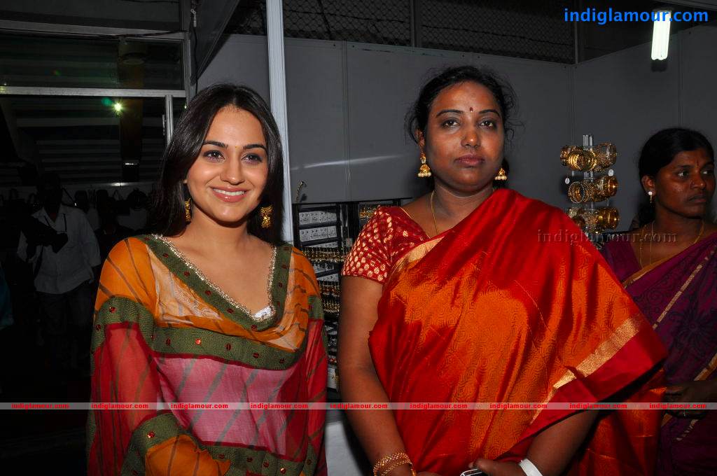 Aksha Actress hd photo