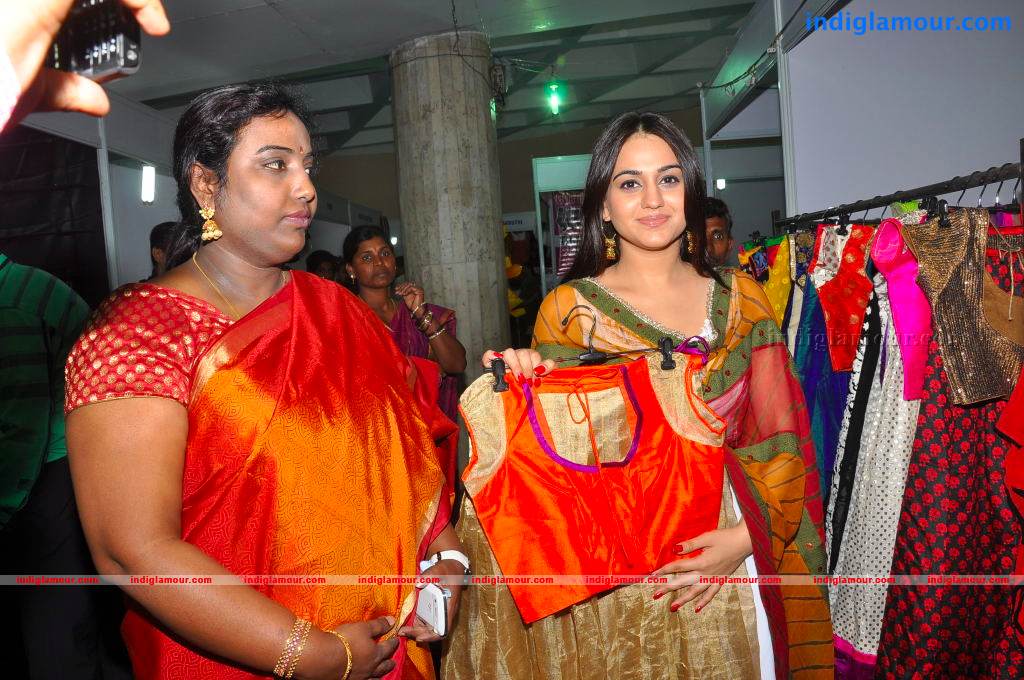 Aksha Actress hd photo
