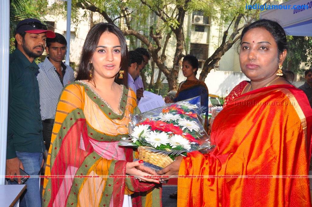 Aksha Actress hd photo