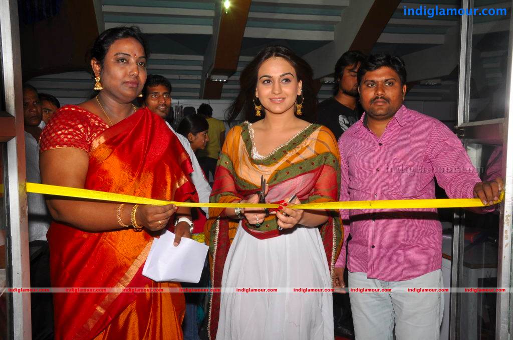 Aksha Actress hd photo