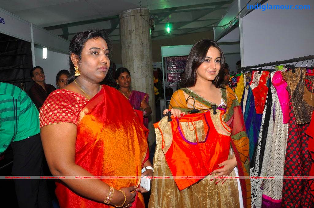 Aksha Actress hd photo